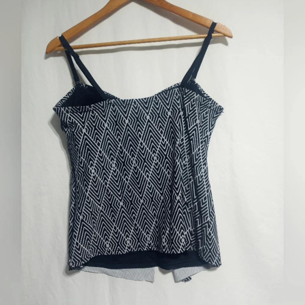Croft & Barrow Black And White Tankini Top Size 16 - Picture 2 of 9